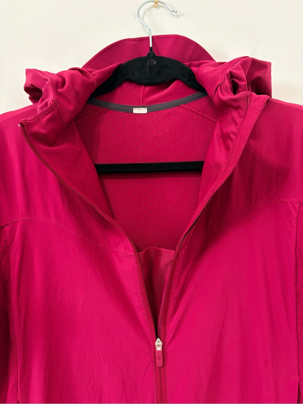 Lululemon SenseKnit Composite Running Jacket Size 6 Pomegranate EUC - Picture 4 of 14